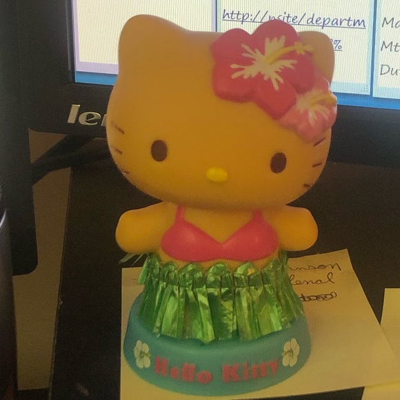 Meet your Posh Ambassador, Shel 💜 - Picture 8 of 10